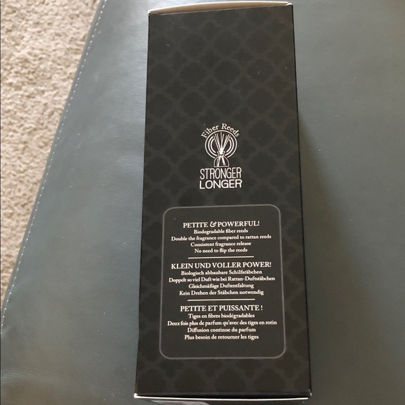 XOXO Elegant Black and Clear Reed Diffuser - Picture 3 of 4